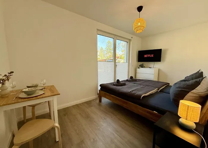 Montirooms- Nahe Berlin & *